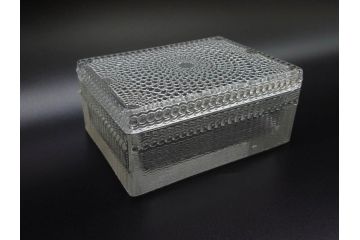 アンティーク　1933〜1951年頃　レア　ルネ・ラリック(R.LALIQUE)　ローレンス(Laurens)　繊細なデザインがエレガントな雰囲気溢れるシガレットケース(ボックス、たばこ(タバコ)箱、小物入れ、アクセサリートレイ、ガラス)(R-074585)