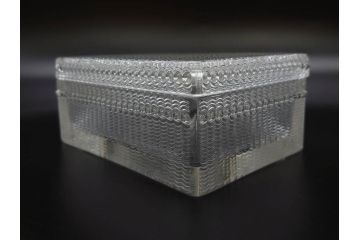 アンティーク　1933〜1951年頃　レア　ルネ・ラリック(R.LALIQUE)　ローレンス(Laurens)　繊細なデザインがエレガントな雰囲気溢れるシガレットケース(ボックス、たばこ(タバコ)箱、小物入れ、アクセサリートレイ、ガラス)(R-074585)
