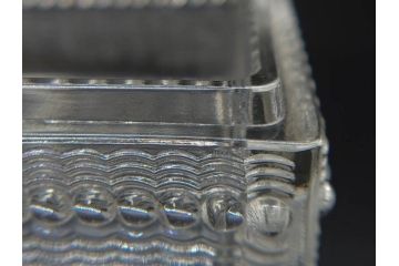 アンティーク　1933〜1951年頃　レア　ルネ・ラリック(R.LALIQUE)　ローレンス(Laurens)　繊細なデザインがエレガントな雰囲気溢れるシガレットケース(ボックス、たばこ(タバコ)箱、小物入れ、アクセサリートレイ、ガラス)(R-074585)