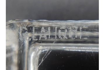 アンティーク　1933〜1951年頃　レア　ルネ・ラリック(R.LALIQUE)　ローレンス(Laurens)　繊細なデザインがエレガントな雰囲気溢れるシガレットケース(ボックス、たばこ(タバコ)箱、小物入れ、アクセサリートレイ、ガラス)(R-074585)