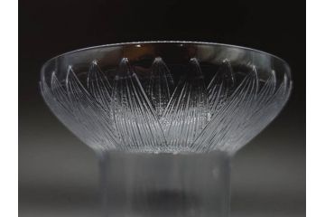 アンティーク　1920年代　ルネ・ラリック(R.LALIQUE)　ロータス(LOTUS)　グラス　花瓶　蓮の花のようなデザインが美しいゴブレット(花入れ、花器、フラワーベース)(R-074586)