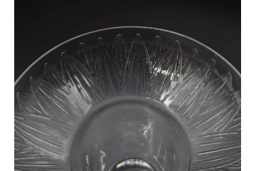 アンティーク　1920年代　ルネ・ラリック(R.LALIQUE)　ロータス(LOTUS)　グラス　花瓶　蓮の花のようなデザインが美しいゴブレット(花入れ、花器、フラワーベース)(R-074586)