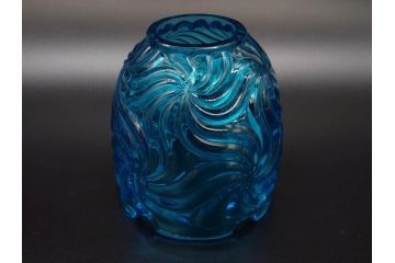 稀少!　フランス　Baccarat　オールドバカラ　ロザース(ROSACES)　ミュルティプル　キャンドルスタンド　燭台　常夜灯　澄んだブルーカラーと華やかな意匠が存在感を放つヴェイユーズ(DEPOSE刻印あり、フルレッドクリスタルガラス)(R-074594)
