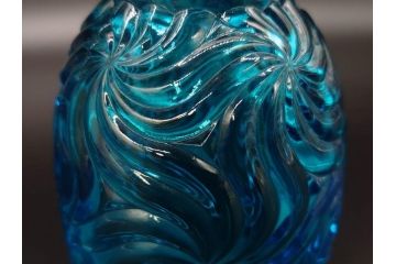 稀少!　フランス　Baccarat　オールドバカラ　ロザース(ROSACES)　ミュルティプル　キャンドルスタンド　燭台　常夜灯　澄んだブルーカラーと華やかな意匠が存在感を放つヴェイユーズ(DEPOSE刻印あり、フルレッドクリスタルガラス)(R-074594)