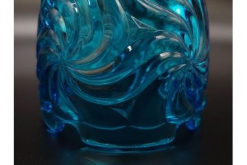 稀少!　フランス　Baccarat　オールドバカラ　ロザース(ROSACES)　ミュルティプル　キャンドルスタンド　燭台　常夜灯　澄んだブルーカラーと華やかな意匠が存在感を放つヴェイユーズ(DEPOSE刻印あり、フルレッドクリスタルガラス)(R-074594)