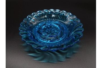 稀少!　フランス　Baccarat　オールドバカラ　ロザース(ROSACES)　ミュルティプル　キャンドルスタンド　燭台　常夜灯　澄んだブルーカラーと華やかな意匠が存在感を放つヴェイユーズ(DEPOSE刻印あり、フルレッドクリスタルガラス)(R-074594)