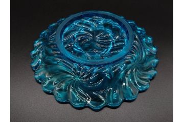 稀少!　フランス　Baccarat　オールドバカラ　ロザース(ROSACES)　ミュルティプル　キャンドルスタンド　燭台　常夜灯　澄んだブルーカラーと華やかな意匠が存在感を放つヴェイユーズ(DEPOSE刻印あり、フルレッドクリスタルガラス)(R-074594)