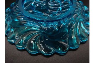稀少!　フランス　Baccarat　オールドバカラ　ロザース(ROSACES)　ミュルティプル　キャンドルスタンド　燭台　常夜灯　澄んだブルーカラーと華やかな意匠が存在感を放つヴェイユーズ(DEPOSE刻印あり、フルレッドクリスタルガラス)(R-074594)