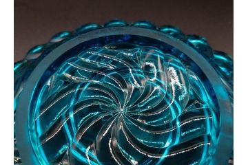 稀少!　フランス　Baccarat　オールドバカラ　ロザース(ROSACES)　ミュルティプル　キャンドルスタンド　燭台　常夜灯　澄んだブルーカラーと華やかな意匠が存在感を放つヴェイユーズ(DEPOSE刻印あり、フルレッドクリスタルガラス)(R-074594)