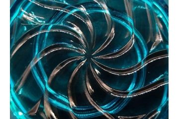 稀少!　フランス　Baccarat　オールドバカラ　ロザース(ROSACES)　ミュルティプル　キャンドルスタンド　燭台　常夜灯　澄んだブルーカラーと華やかな意匠が存在感を放つヴェイユーズ(DEPOSE刻印あり、フルレッドクリスタルガラス)(R-074594)
