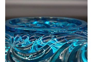 稀少!　フランス　Baccarat　オールドバカラ　ロザース(ROSACES)　ミュルティプル　キャンドルスタンド　燭台　常夜灯　澄んだブルーカラーと華やかな意匠が存在感を放つヴェイユーズ(DEPOSE刻印あり、フルレッドクリスタルガラス)(R-074594)