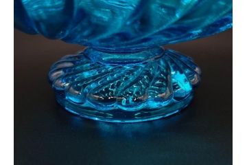 稀少!　フランス　Baccarat　オールドバカラ　バンブー　美しいブルーカラーと繊細なデザインが目を惹くコンポート(フルーツスタンド、脚付きボウル、フリル、DEPOSE刻印あり、フルレッドクリスタルガラス)(R-074595)