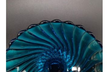稀少!　フランス　Baccarat　オールドバカラ　バンブー　美しいブルーカラーと繊細なデザインが目を惹くコンポート(フルーツスタンド、脚付きボウル、フリル、DEPOSE刻印あり、フルレッドクリスタルガラス)(R-074595)