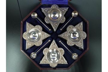 1874年頃　銀細工師　チャールズ・フォックス　Charles Fox　スターリングシルバー　ソルトディッシュ&スプーン4個セット(塩入れ、箱入り、スプーン付き、SV925、STERLING SILVER)(R-074601)