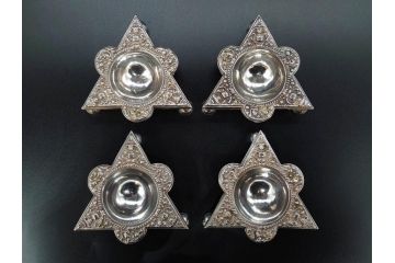 1874年頃　銀細工師　チャールズ・フォックス　Charles Fox　スターリングシルバー　ソルトディッシュ&スプーン4個セット(塩入れ、箱入り、スプーン付き、SV925、STERLING SILVER)(R-074601)