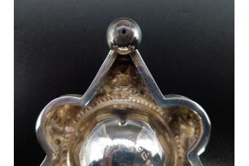 1874年頃　銀細工師　チャールズ・フォックス　Charles Fox　スターリングシルバー　ソルトディッシュ&スプーン4個セット(塩入れ、箱入り、スプーン付き、SV925、STERLING SILVER)(R-074601)