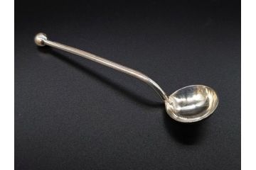 1874年頃　銀細工師　チャールズ・フォックス　Charles Fox　スターリングシルバー　ソルトディッシュ&スプーン4個セット(塩入れ、箱入り、スプーン付き、SV925、STERLING SILVER)(R-074601)