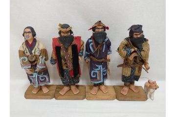 昭和レトロ　昭和30年代　アイヌ風俗土人形4体セット(民族工芸、置物、土産品、郷土玩具、民芸品、伝統工芸)(R-074602)