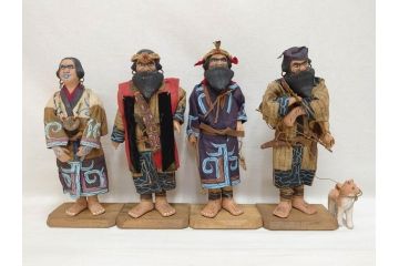 昭和レトロ　昭和30年代　アイヌ風俗土人形4体セット(民族工芸、置物、土産品、郷土玩具、民芸品、伝統工芸)(R-074602)