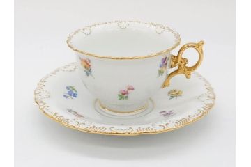 ドイツ　マイセン　Meissen　金彩　散らし小花　シェルエッジ　細やかな意匠に気品を感じるカップ&ソーサー(洋食器、C&S)(R-074603)