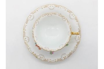 ドイツ　マイセン　Meissen　金彩　散らし小花　シェルエッジ　細やかな意匠に気品を感じるカップ&ソーサー(洋食器、C&S)(R-074603)
