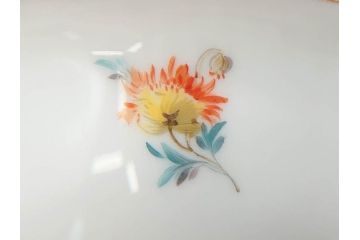 ドイツ　マイセン　Meissen　金彩　散らし小花　シェルエッジ　細やかな意匠に気品を感じるカップ&ソーサー(洋食器、C&S)(R-074603)