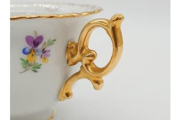 ドイツ　マイセン　Meissen　金彩　散らし小花　シェルエッジ　細やかな意匠に気品を感じるカップ&ソーサー(洋食器、C&S)(R-074603)