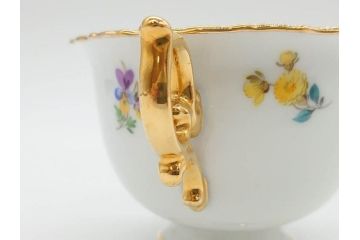 ドイツ　マイセン　Meissen　金彩　散らし小花　シェルエッジ　細やかな意匠に気品を感じるカップ&ソーサー(洋食器、C&S)(R-074603)