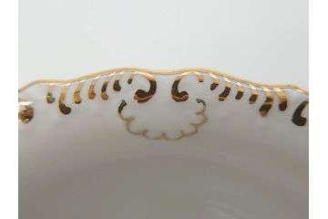 ドイツ　マイセン　Meissen　金彩　散らし小花　シェルエッジ　細やかな意匠に気品を感じるカップ&ソーサー(洋食器、C&S)(R-074603)