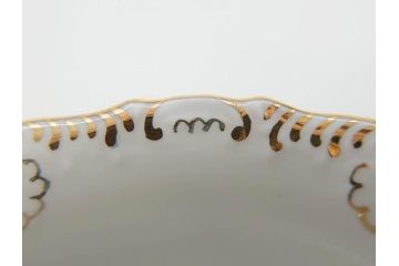 ドイツ　マイセン　Meissen　金彩　散らし小花　シェルエッジ　細やかな意匠に気品を感じるカップ&ソーサー(洋食器、C&S)(R-074603)