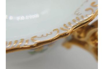 ドイツ　マイセン　Meissen　金彩　散らし小花　シェルエッジ　細やかな意匠に気品を感じるカップ&ソーサー(洋食器、C&S)(R-074603)