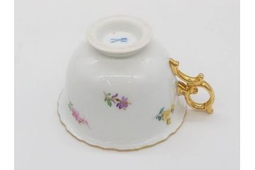 ドイツ　マイセン　Meissen　金彩　散らし小花　シェルエッジ　細やかな意匠に気品を感じるカップ&ソーサー(洋食器、C&S)(R-074603)