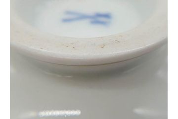 ドイツ　マイセン　Meissen　金彩　散らし小花　シェルエッジ　細やかな意匠に気品を感じるカップ&ソーサー(洋食器、C&S)(R-074603)