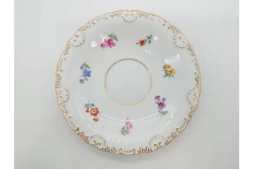 ドイツ　マイセン　Meissen　金彩　散らし小花　シェルエッジ　細やかな意匠に気品を感じるカップ&ソーサー(洋食器、C&S)(R-074603)