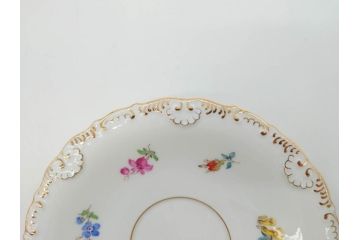 ドイツ　マイセン　Meissen　金彩　散らし小花　シェルエッジ　細やかな意匠に気品を感じるカップ&ソーサー(洋食器、C&S)(R-074603)