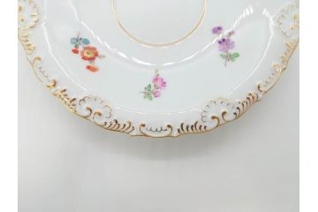 ドイツ　マイセン　Meissen　金彩　散らし小花　シェルエッジ　細やかな意匠に気品を感じるカップ&ソーサー(洋食器、C&S)(R-074603)