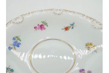 ドイツ　マイセン　Meissen　金彩　散らし小花　シェルエッジ　細やかな意匠に気品を感じるカップ&ソーサー(洋食器、C&S)(R-074603)