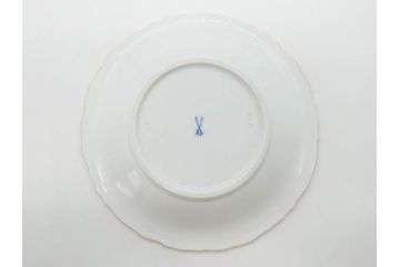 ドイツ　マイセン　Meissen　金彩　散らし小花　シェルエッジ　細やかな意匠に気品を感じるカップ&ソーサー(洋食器、C&S)(R-074603)
