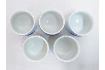 深川製磁　宮内庁御用達　染付　金彩　藍色の濃淡で表現された富士山が美しい汲出揃(汲出碗揃、5客セット、湯呑み、湯のみ、和食器、共箱付き)(R-074614)