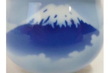 深川製磁　宮内庁御用達　染付　金彩　藍色の濃淡で表現された富士山が美しい汲出揃(汲出碗揃、5客セット、湯呑み、湯のみ、和食器、共箱付き)(R-074614)