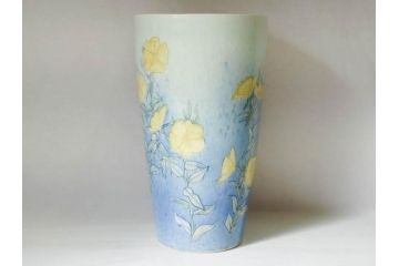 三浦シュレイ　月見草　繊細な絵柄と美しい色彩に魅了される花瓶(朱鈴、しゅ鈴、朱鈴、花器、花入、共箱付き)(R-074615)