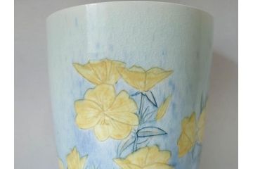 三浦シュレイ　月見草　繊細な絵柄と美しい色彩に魅了される花瓶(朱鈴、しゅ鈴、朱鈴、花器、花入、共箱付き)(R-074615)