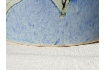 三浦シュレイ　月見草　繊細な絵柄と美しい色彩に魅了される花瓶(朱鈴、しゅ鈴、朱鈴、花器、花入、共箱付き)(R-074615)