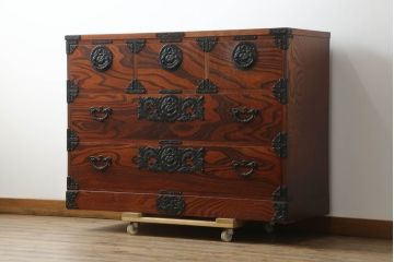 中古　美品　岩谷堂箪笥　黒々とした金具が重厚な雰囲気を高める和箪笥(和タンス、整理箪笥、衣装タンス、収納たんす、引き出し、サイドチェスト)(R-074626)
