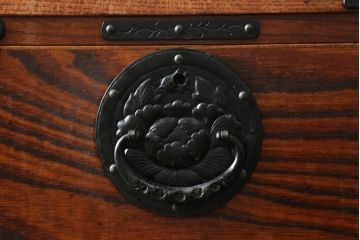 中古　美品　岩谷堂箪笥　黒々とした金具が重厚な雰囲気を高める和箪笥(和タンス、整理箪笥、衣装タンス、収納たんす、引き出し、サイドチェスト)(R-074626)