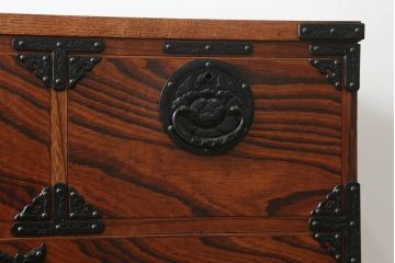 中古　美品　岩谷堂箪笥　黒々とした金具が重厚な雰囲気を高める和箪笥(和タンス、整理箪笥、衣装タンス、収納たんす、引き出し、サイドチェスト)(R-074626)
