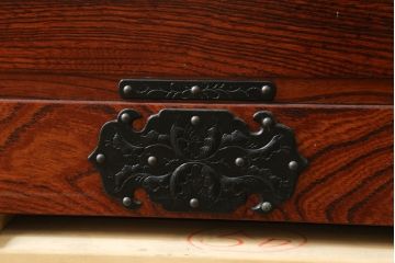 中古　美品　岩谷堂箪笥　黒々とした金具が重厚な雰囲気を高める和箪笥(和タンス、整理箪笥、衣装タンス、収納たんす、引き出し、サイドチェスト)(R-074626)