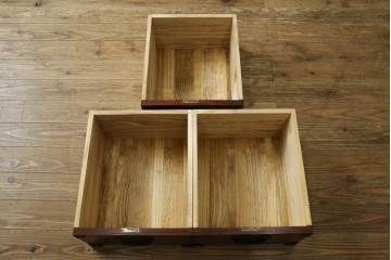中古　美品　岩谷堂箪笥　漆塗り　力強い木目と重厚な金具が調和した整理箪笥　(R-074626)