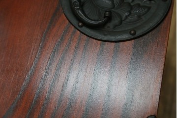 中古　美品　岩谷堂箪笥　漆塗り　力強い木目と重厚な金具が調和した整理箪笥　(R-074626)
