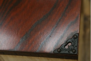 中古　美品　岩谷堂箪笥　漆塗り　力強い木目と重厚な金具が調和した整理箪笥　(R-074626)